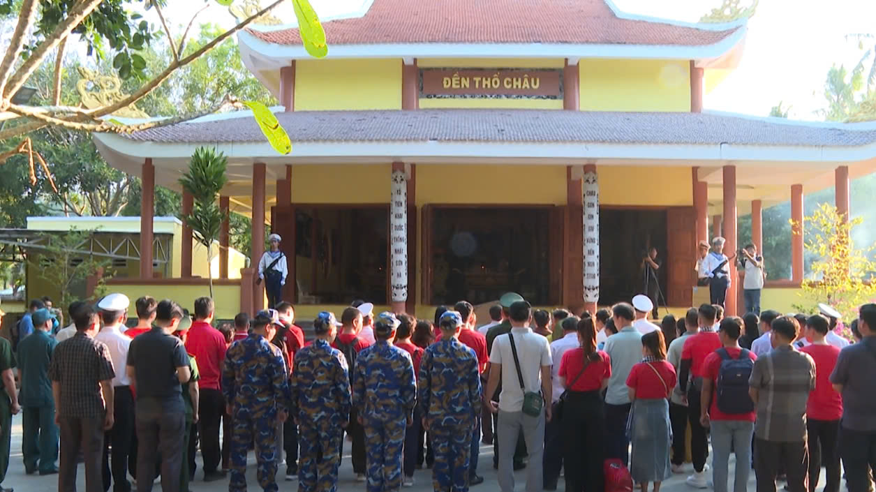 TÌNH XUÂN TRÊN ĐẢO THỔ CHU