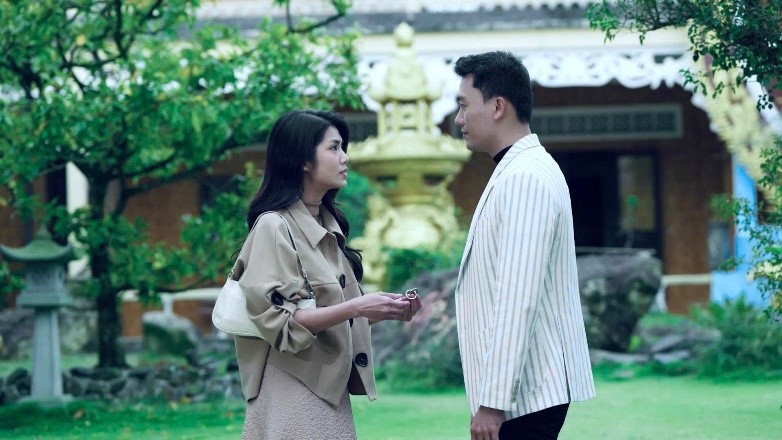 Kẻ ác đền tội, Hà Phương tái ngộ Hoàng Quân nơi cửa chùa