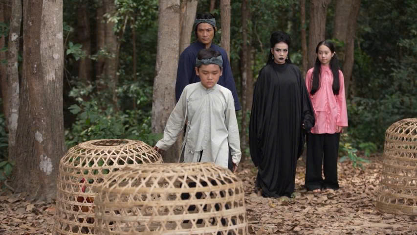 Vượt qua thử thách của mụ yêu tinh, cậu bé lay động kẻ ác bằng lòng dũng cảm