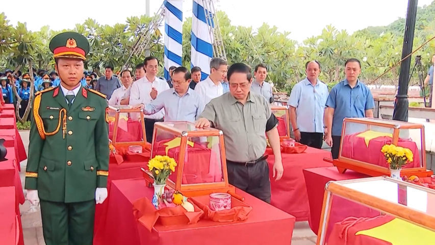 Thủ tướng dự lễ an táng hài cốt Liệt sĩ hy sinh tại Campuchia