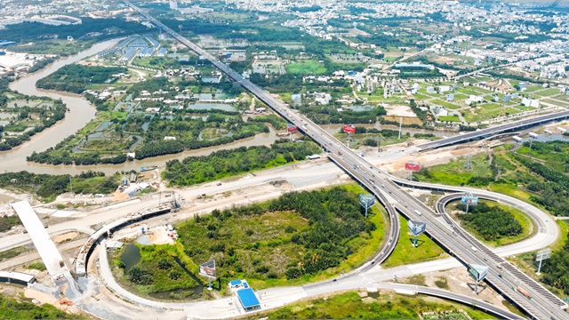 TP.HCM TÁI CẤU TRÚC HẠ TẦNG: XÁC LẬP TÂM ĐIỂM MỚI TẠI KHU ĐÔNG